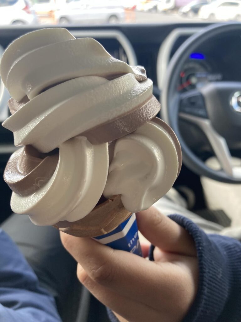 受け取ったソフトクリーム（＠sttms581102さんより提供）