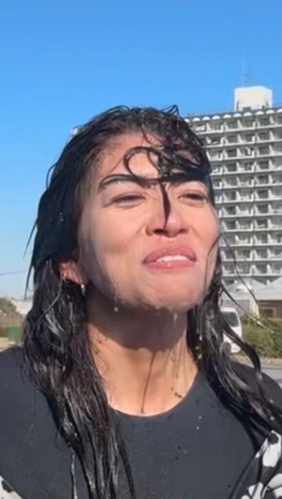 サーフィン中③（＠reyla__25さんより提供）