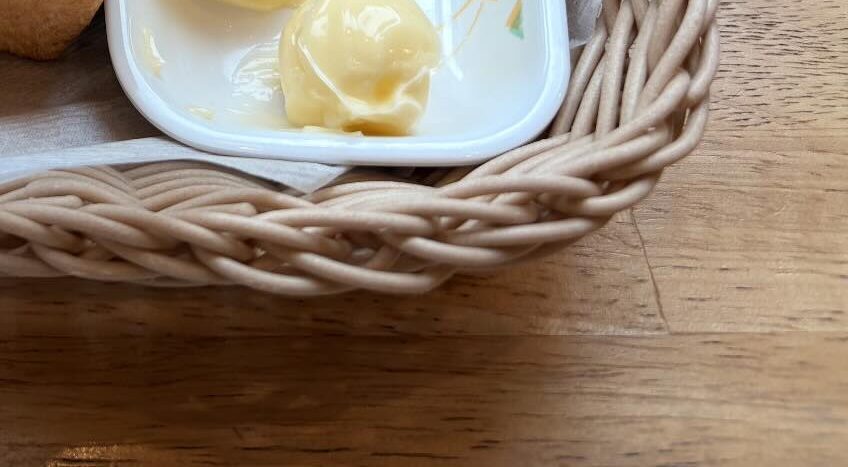 コメダ珈琲店でトーストを初めて注文→「厚切りにもできます」と言われ頼んだら…衝撃の光景に「わぁー！」「食べたくなるー！」