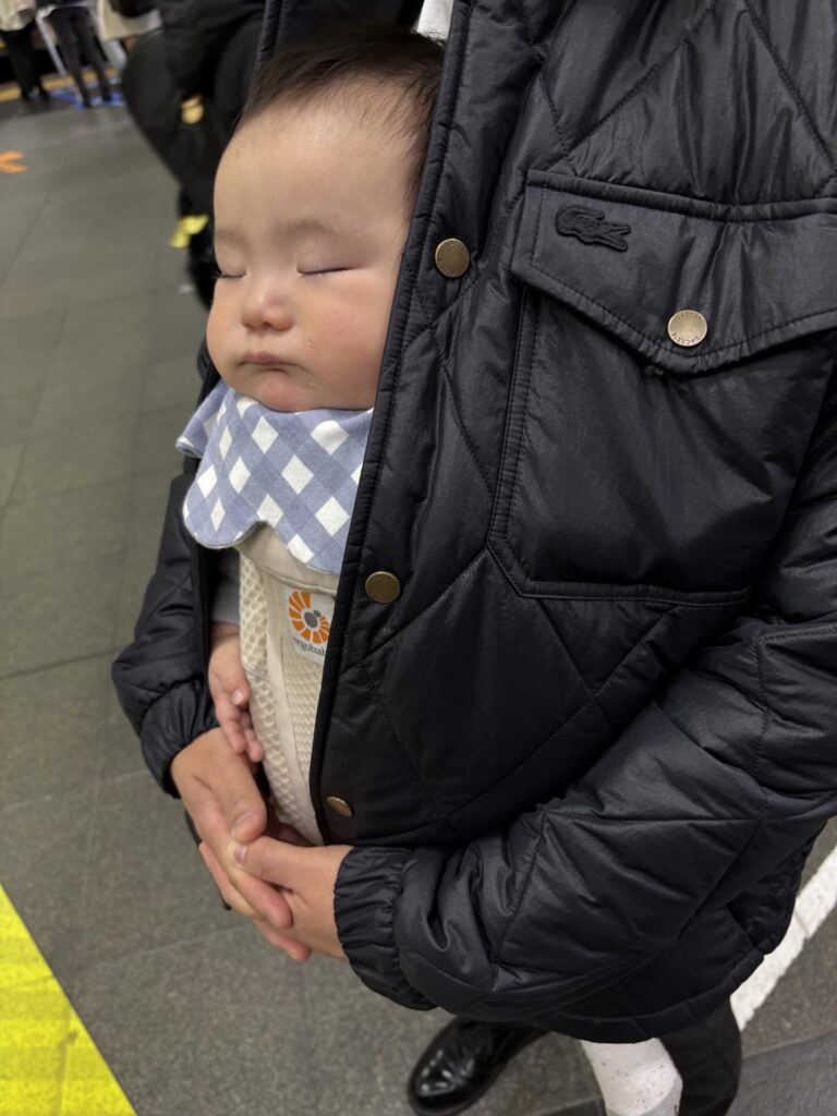 眠っているお子さん②（＠iruy_325さんより提供）