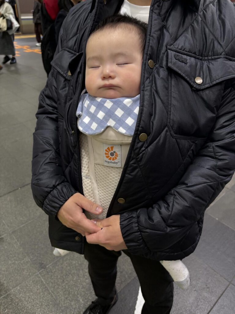 眠っているお子さん①（＠iruy_325さんより提供）