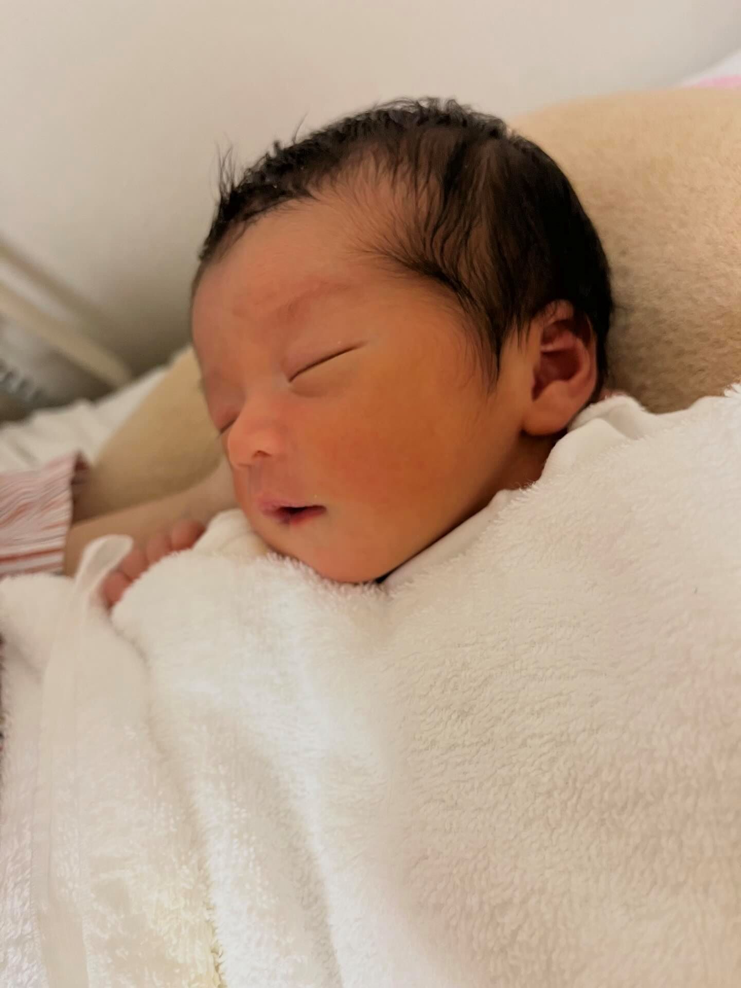 医師や助産師から『別格に可愛い』と言われた赤ちゃん。 →4年後の姿に「圧倒的美」「ええ!?モデルさんですか?」「こんなかわいい孫がほしい」