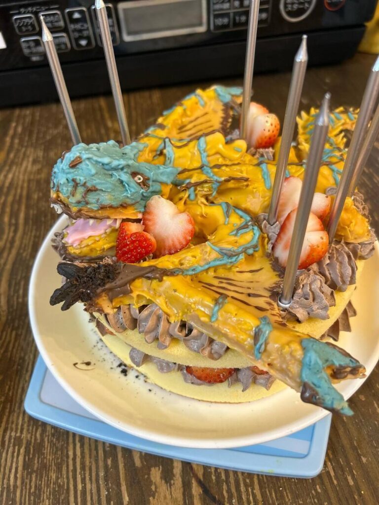完成したケーキ（@mao_kojin_no_accountより提供）