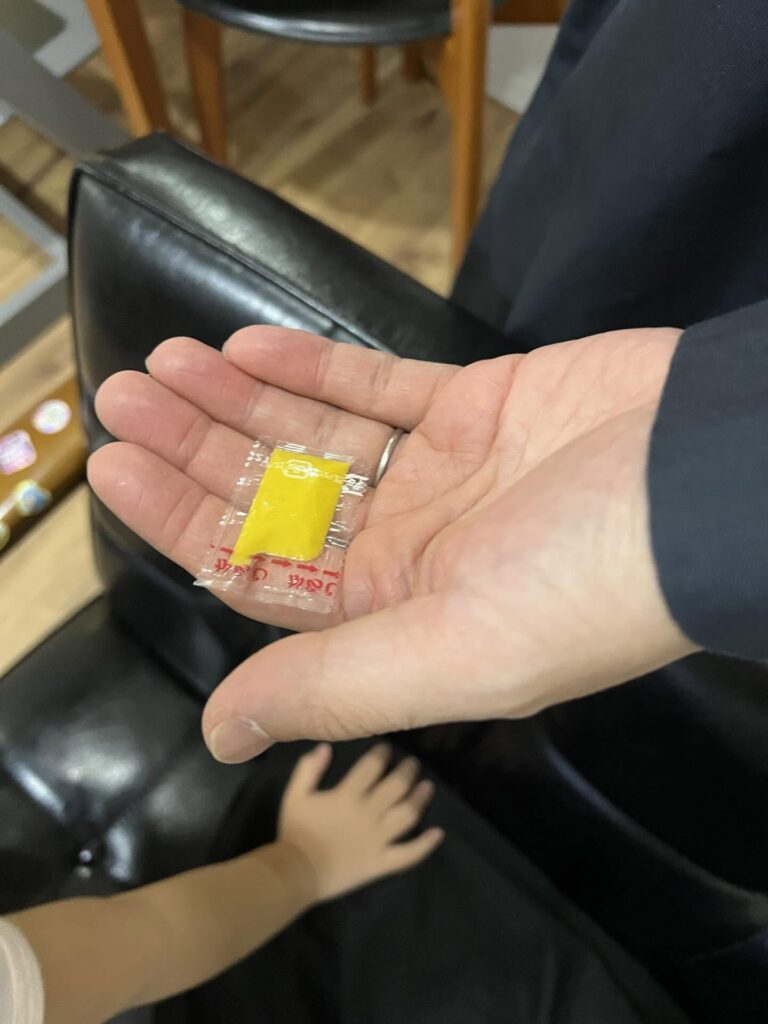 娘さんが渡したお守り（＠mayumana0117さんより提供）