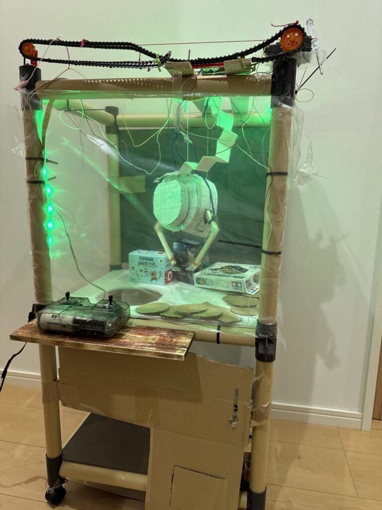 息子さんが作ったクレーンゲーム⑤（＠tmk._.trさんより提供）