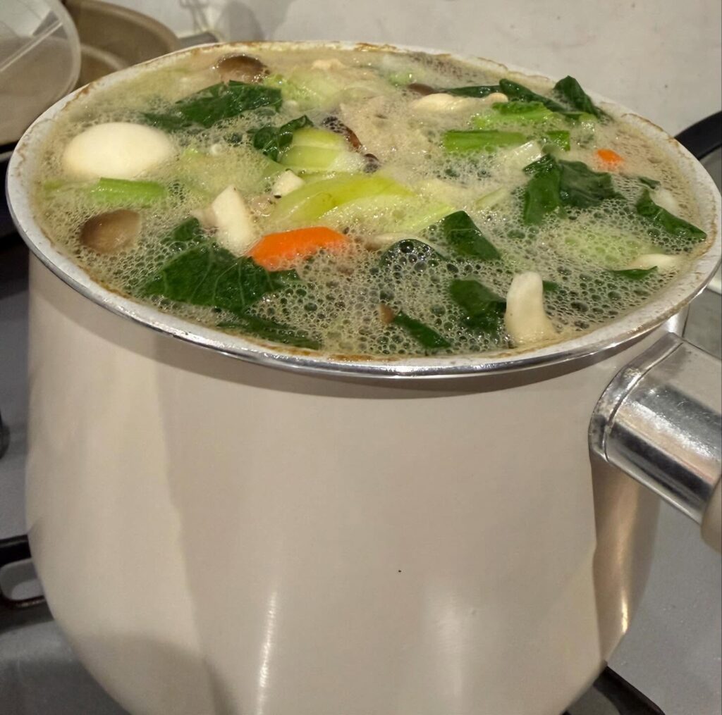 攻めすぎた豚汁（＠gomakamiさんより提供）