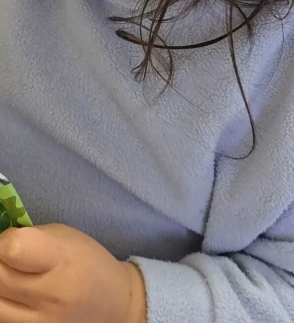 「ご飯前におやつは食べないよ」と言いかけた母が目撃した、息子がこっそり食べていた“意外すぎる物”に…「これは止められないｗｗ」「最高のおやつですねｗｗ」