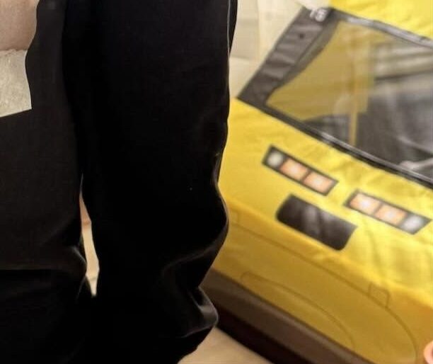 急遽、出張が決まった夫「行ってきます」→しかし、着ている服をよく見ると…「強すぎますwwww」「尊敬しますｗ」「絶対に浮気できない」