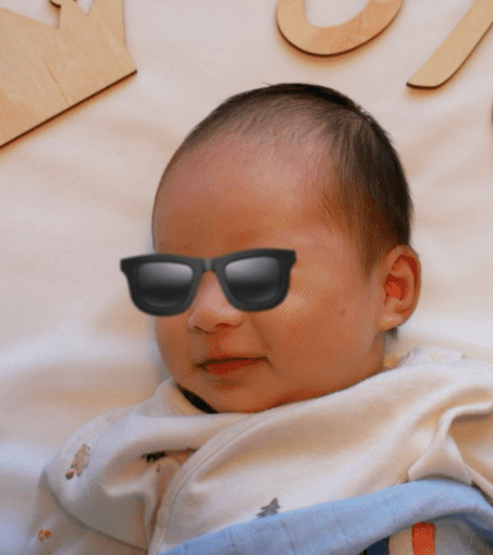 夫「なんか変じゃない？」2ヶ月前に撮った写真に違和感。　よく見ると…盛大な“やらかし”に「盛大に面白すぎる」「大物間違いなし」