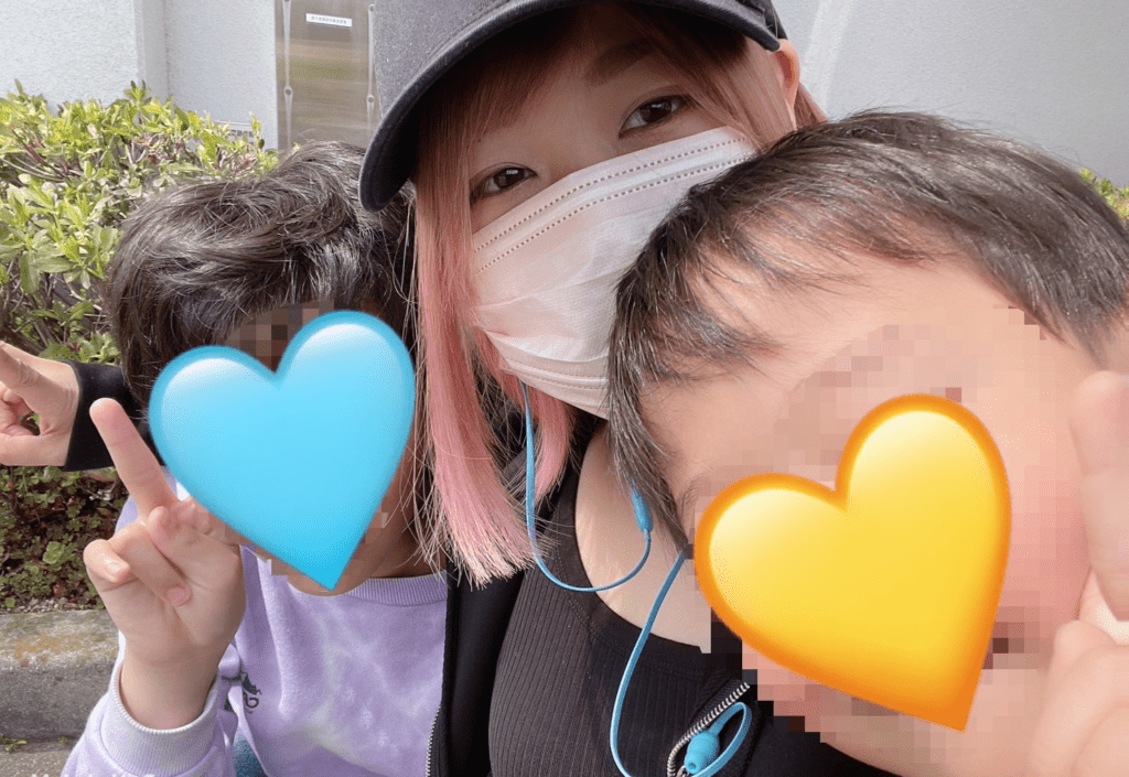 子どもたちとの写真（＠AmiAmInuWanさんより提供）