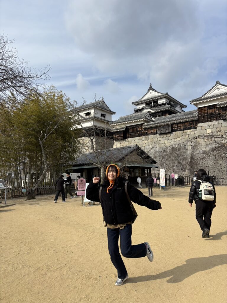 みかんイヤーマフをつけた様子③（@naoche_0さんより提供）