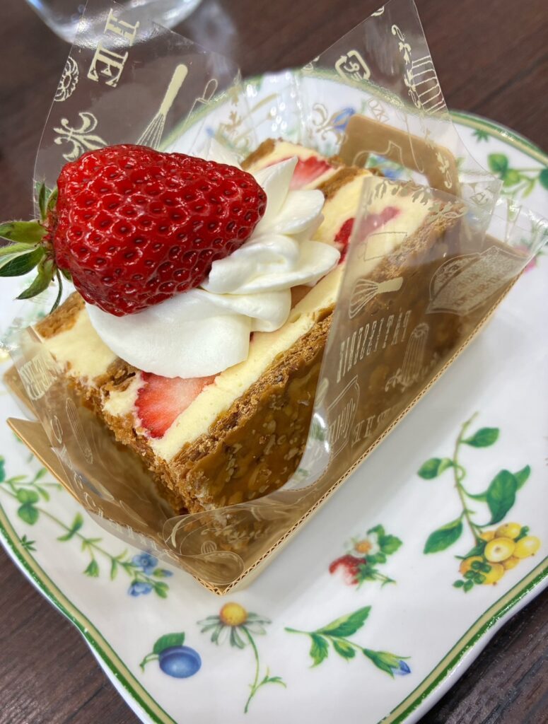 旦那さんが用意してくれたケーキ（＠ponpoco.1966892さんより提供）