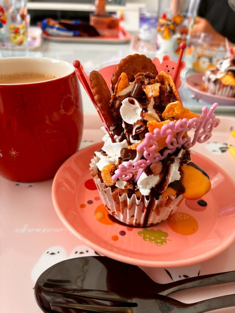 ママさんの誕生日に作ったカップケーキ①（＠dooog_inu_nendoさんより提供）