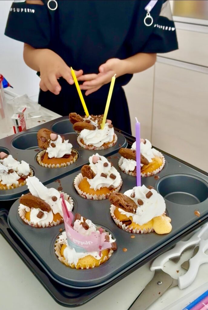 ママさんの誕生日に作ったカップケーキ②（＠dooog_inu_nendoさんより提供）