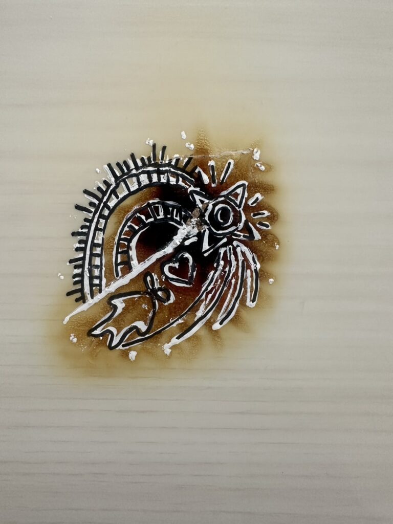 焦がしてしまったテーブル⑦（＠momoetty___824さんより提供）