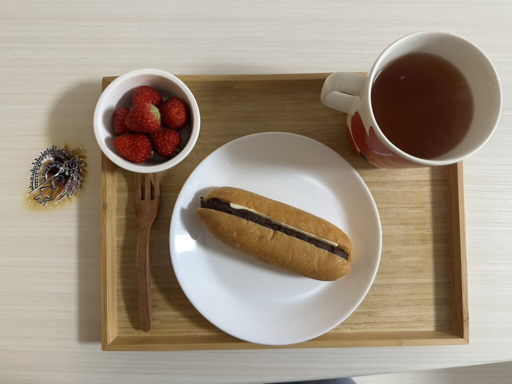 焦がしてしまったテーブル⑤（＠momoetty___824さんより提供）