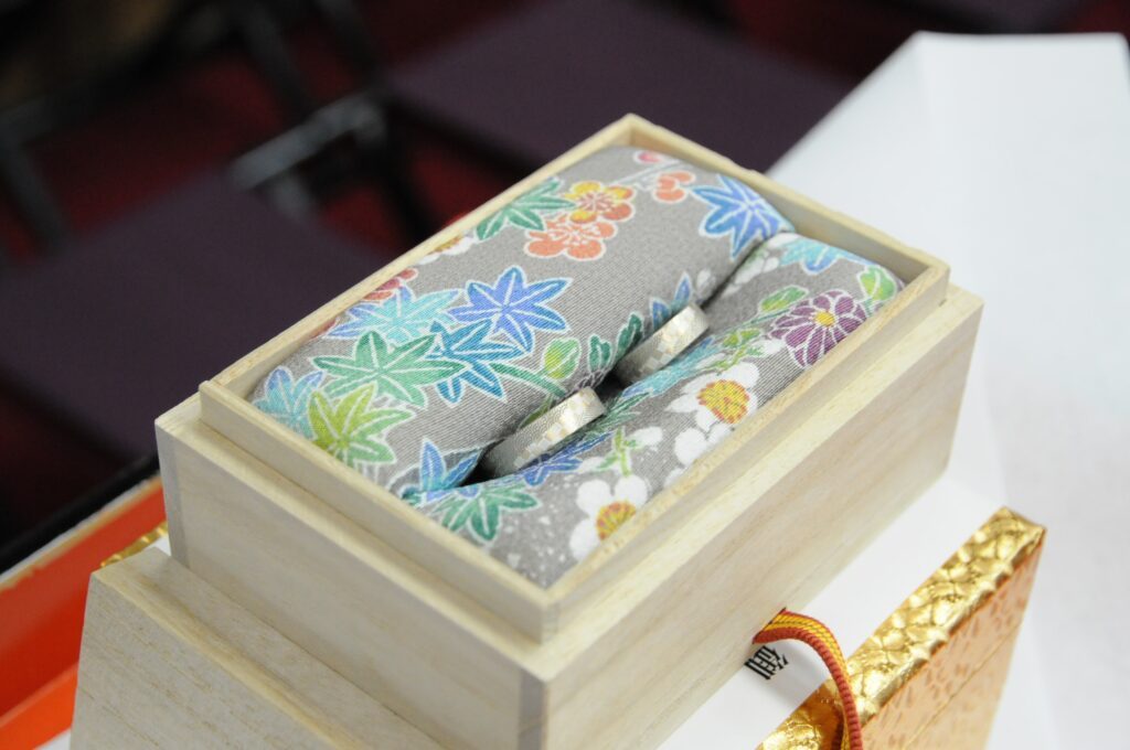 結婚指輪①（＠hashiruhito_fujisanさんより提供）