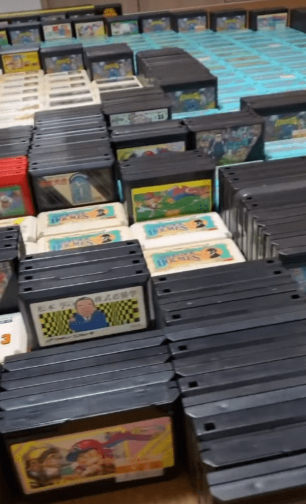 合計1361本のカセット（＠famicom_artさんより提供）