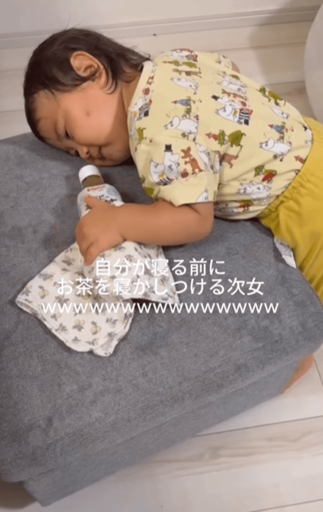 寝かしつけ中（＠rioland.0421さんより提供）