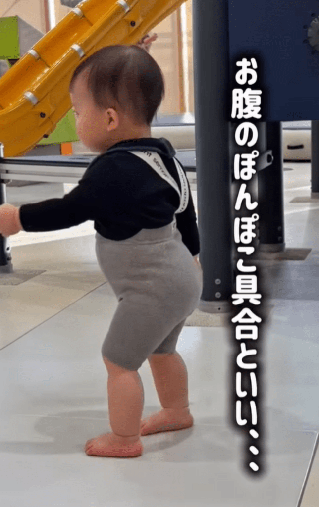 買ったばかりの服を着た息子さん⑤（＠tenko_ro719さんより提供）