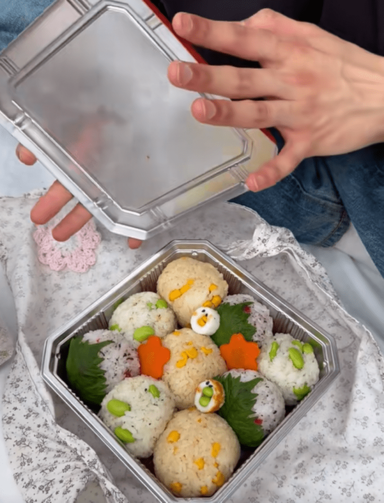 お花見弁当①（＠ru._.ru718さんより提供）