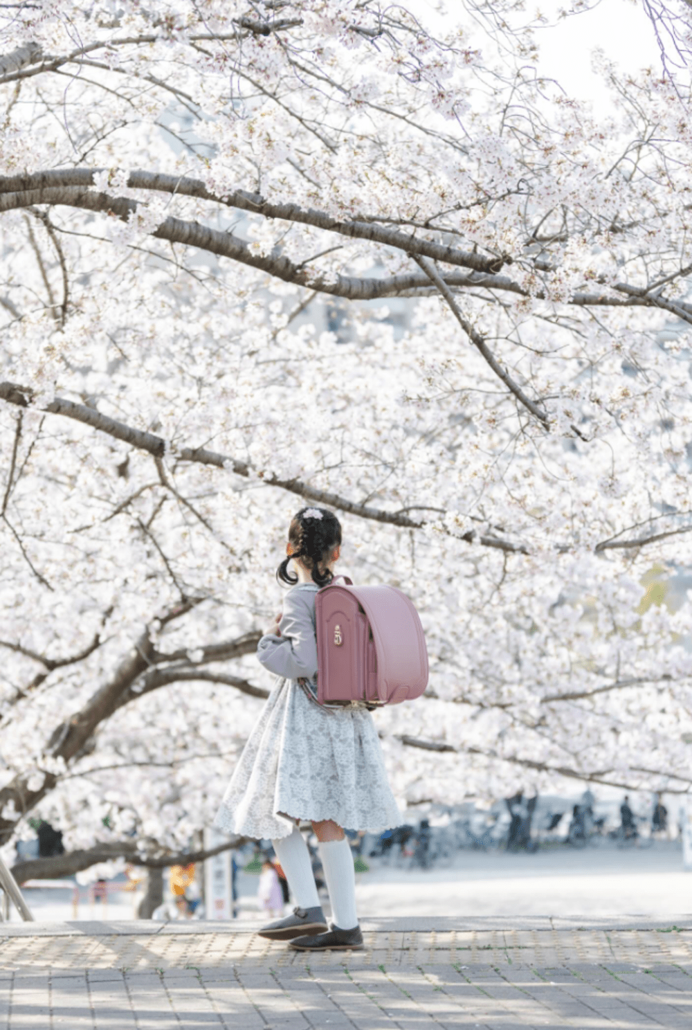 娘「入学式はママの服で行きたい」母「わかった」その後、母の投稿に「何者…？」「ランドセルのお色と相まって素敵」「こんなお母さんが欲しかった」