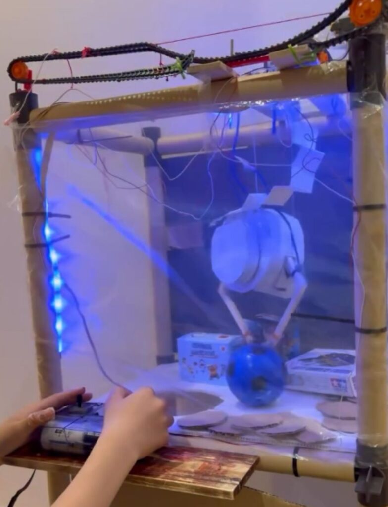 息子さんが作ったクレーンゲーム②（＠tmk._.trさんより提供）