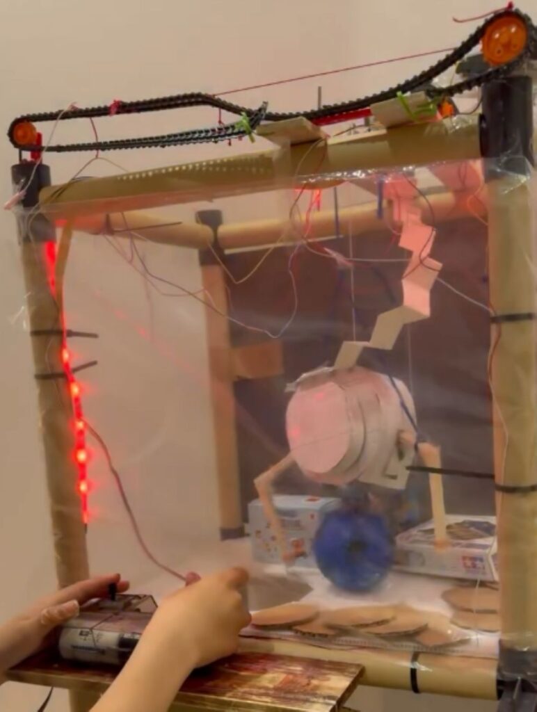 息子さんが作ったクレーンゲーム③（＠tmk._.trさんより提供）