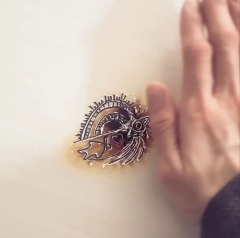 焦がしてしまったテーブル②（＠momoetty___824さんより提供）