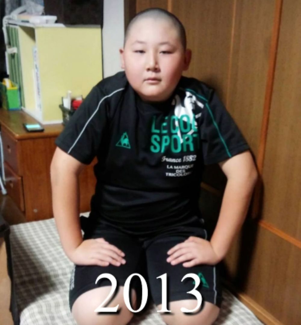 平成25年、正座をする134kgの中学生男子。　→それから13年後…まさかまさかの姿に「えええすごお！？」「2025の変わりようすごい」「もはや別人」