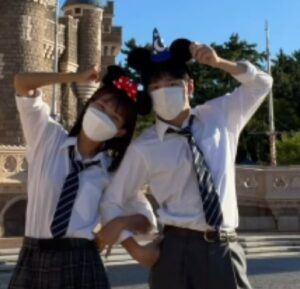 平成29年、高校の文化祭で一目惚れをした高1女子。→一度フラれるが、9年後……現在の”まさかまさかの様子”に「素敵！」「憧れる関係」