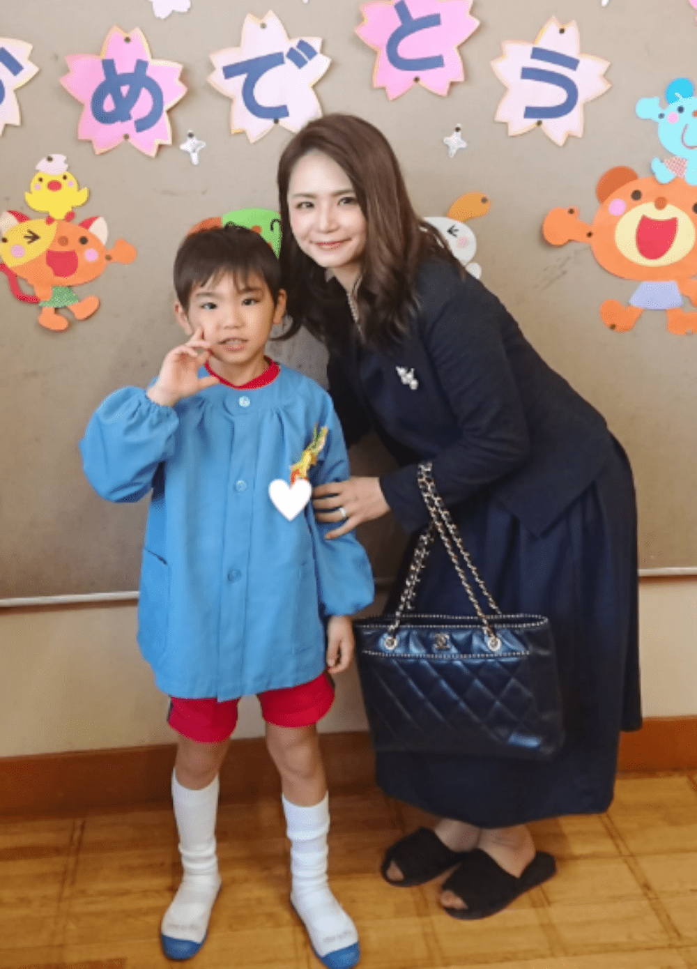 幼稚園で息子と撮った親子の写真。→6年後、現在の姿に「美しい〜」「お母さんがお姉さんに」「いつ見てもイケメンボーイ」