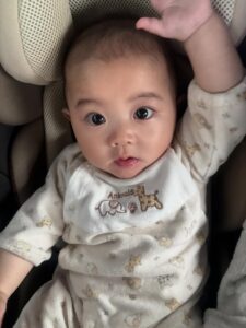 いつも目がクリクリな赤ちゃん。→しかし、お宮参りの写真撮影をすると…「あれ？同一人物？？w」「最高すぎる…！」「吹いたwww」