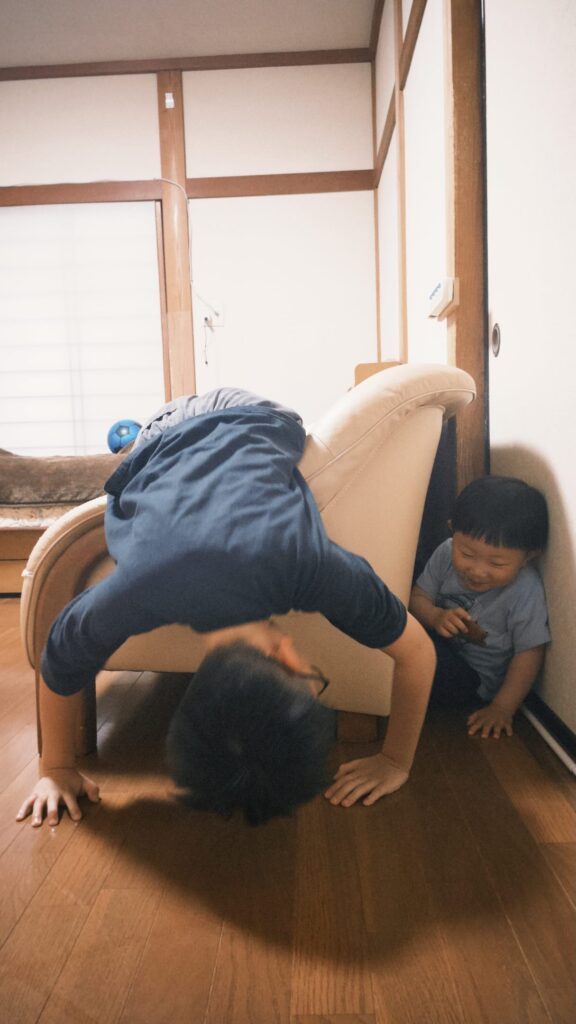 いないと思った三男くんは…②（＠shuko_funnyphotoさんより提供）