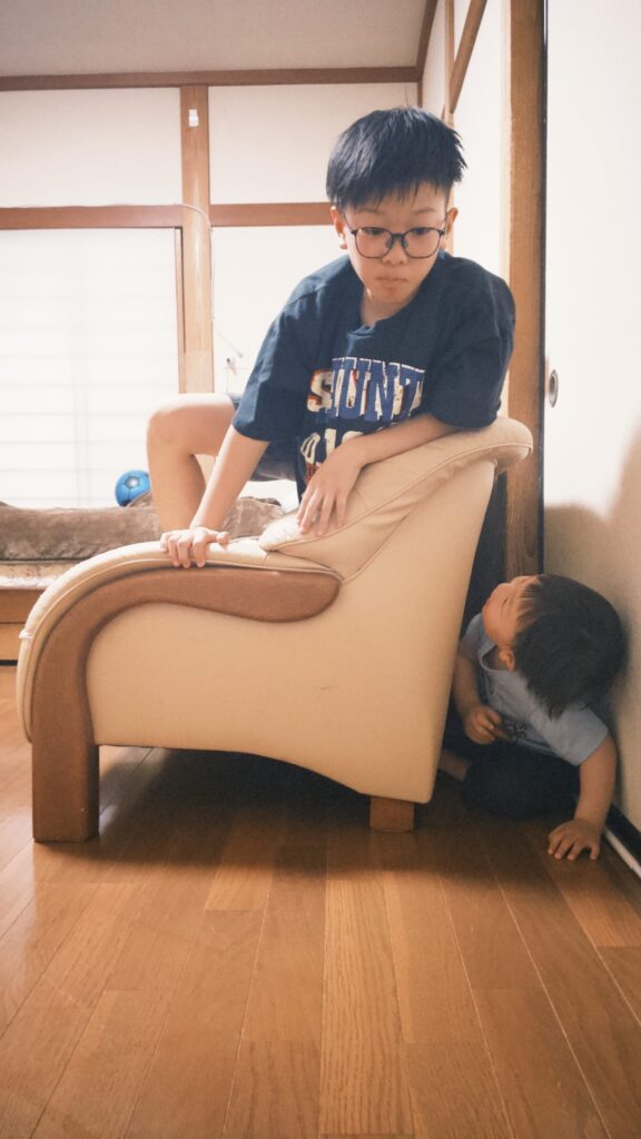 いないと思った三男くんは…③（＠shuko_funnyphotoさんより提供）