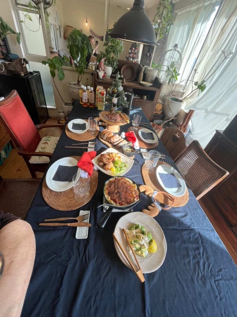 クリスマスパーティーの食卓②（＠u.corinさんより提供）