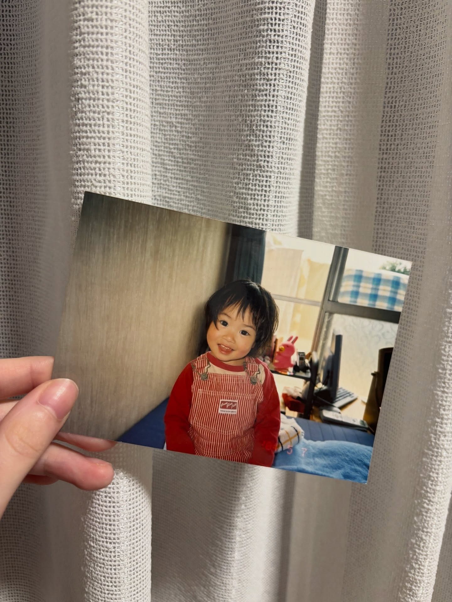 笑顔でこちらを見つめる3歳の女の子。21年後の現在の姿に…「可愛いから可愛いへ」「お目目クリクリ」「笑顔が一緒！」