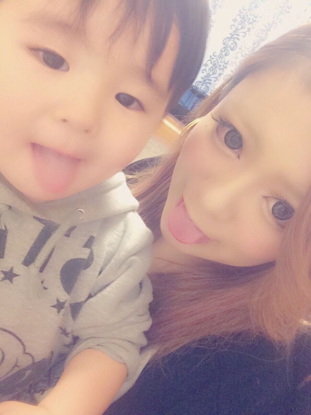 平成26年、16歳で出産したママ、12年後の“親子の姿”に大反響！「美形すぎる」「素敵なママ」
