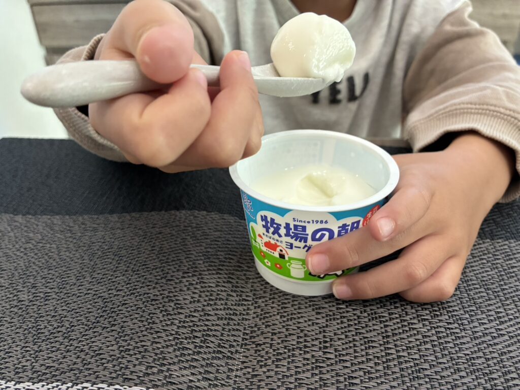 ヨーグルトのパッケージ遊び③（＠kamemaichanさんより提供）