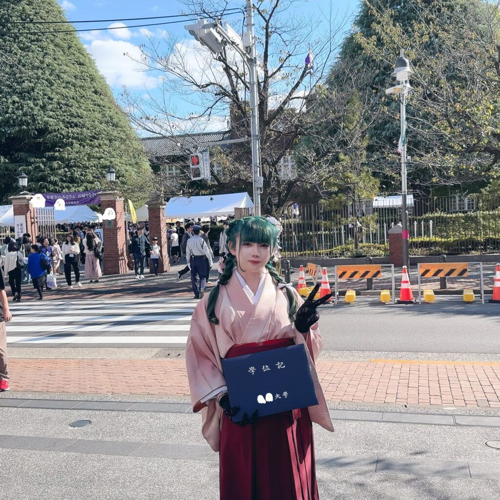 卒業式の写真（＠MadogaAkaneさんより提供）
