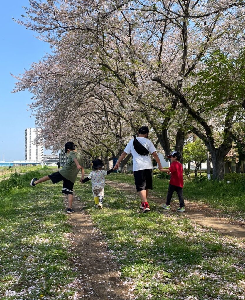 4人のお子さん（＠R453374510さんより提供）