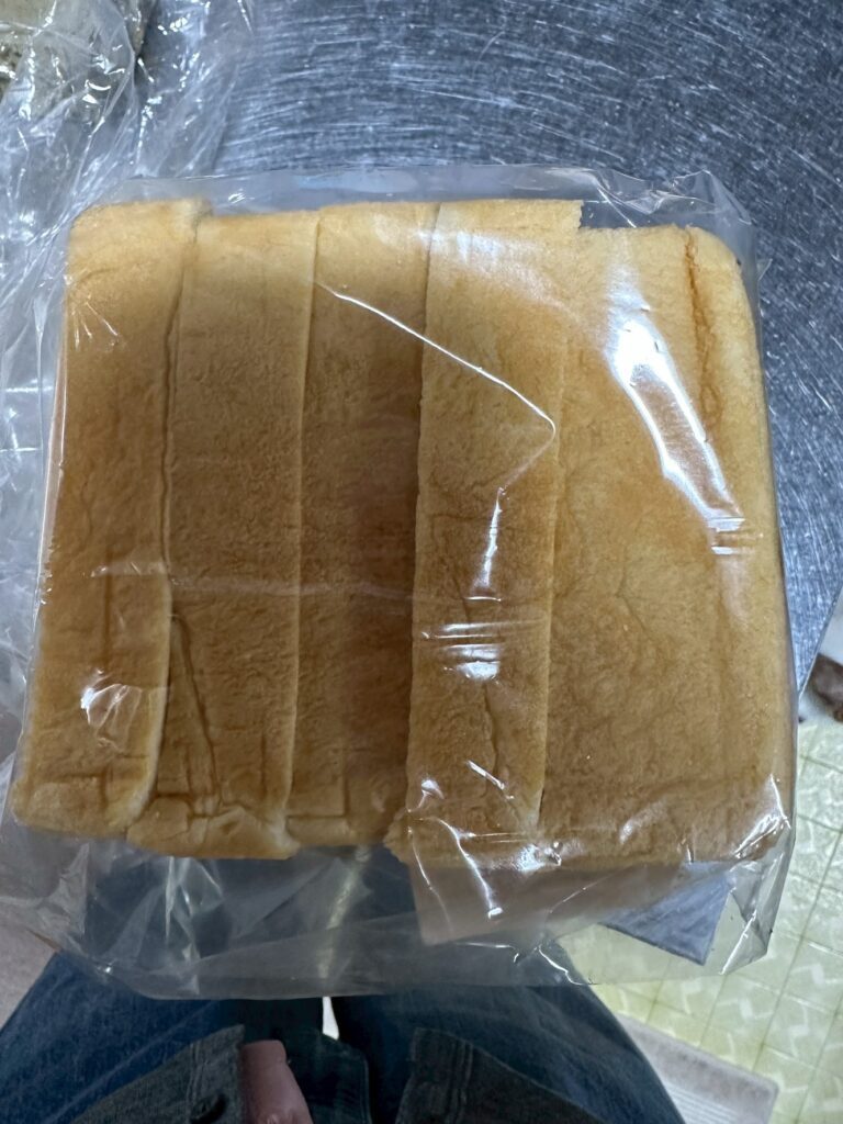 5枚切りで注文した食パン①（＠poppopopo809さんより提供）
