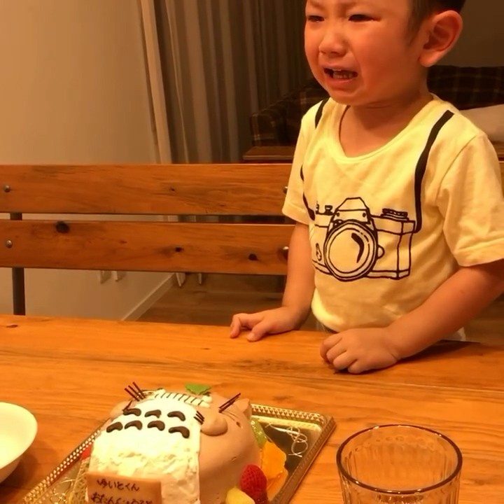 ケーキに涙する様子⑥（＠kurikomangaさんより提供）