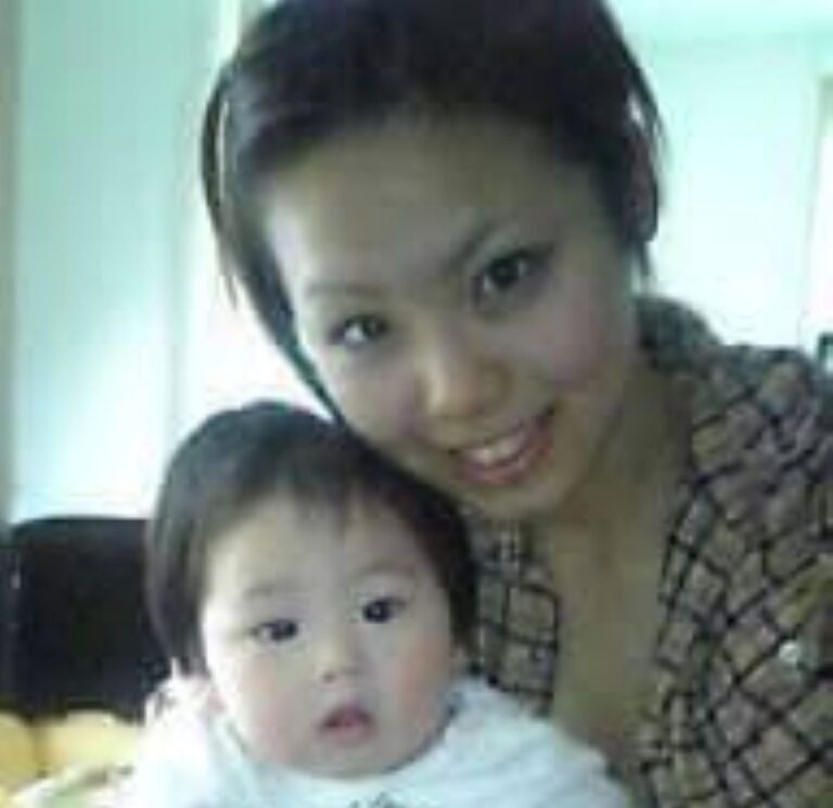 19歳で息子を生んだ母。19年後、現在の親子の姿に…「え、どれがママですか？笑」「ママさん変わらない」「ママかわいいー！」