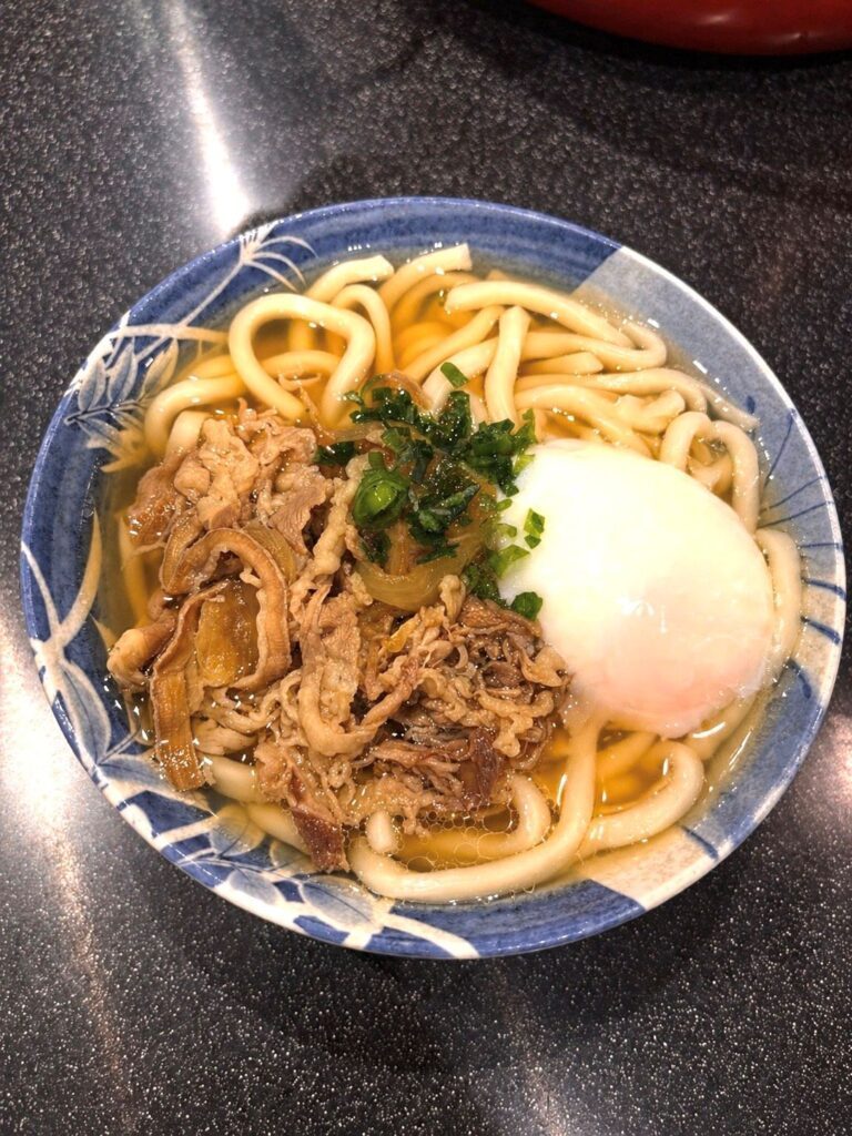牛めしの具で作った肉うどん（＠yhsy.25さんより提供）
