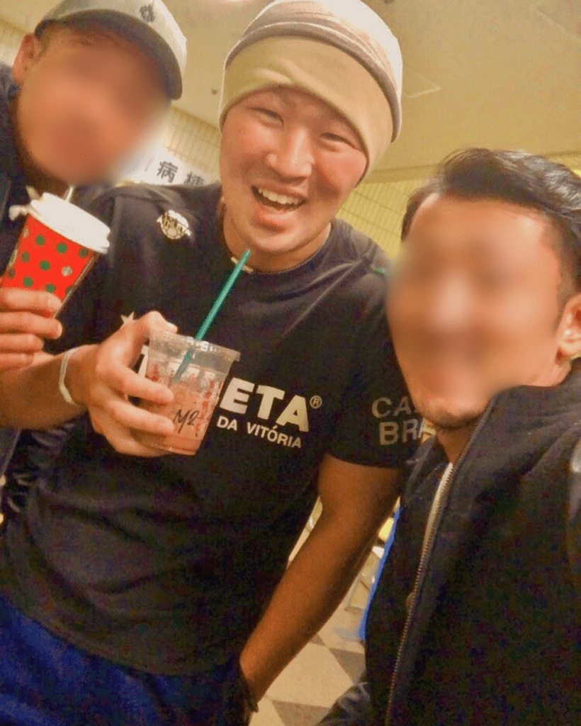 友人と（笹原功貴さんより提供）