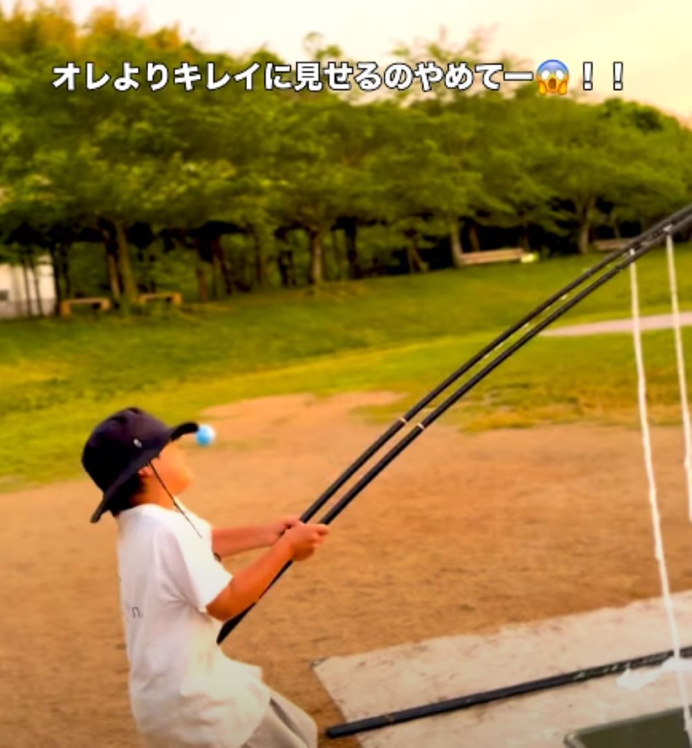 10歳男の子が手にした黒く長い棒。→直後“まさかの光景”に「めっちゃ綺麗!」「最高!」