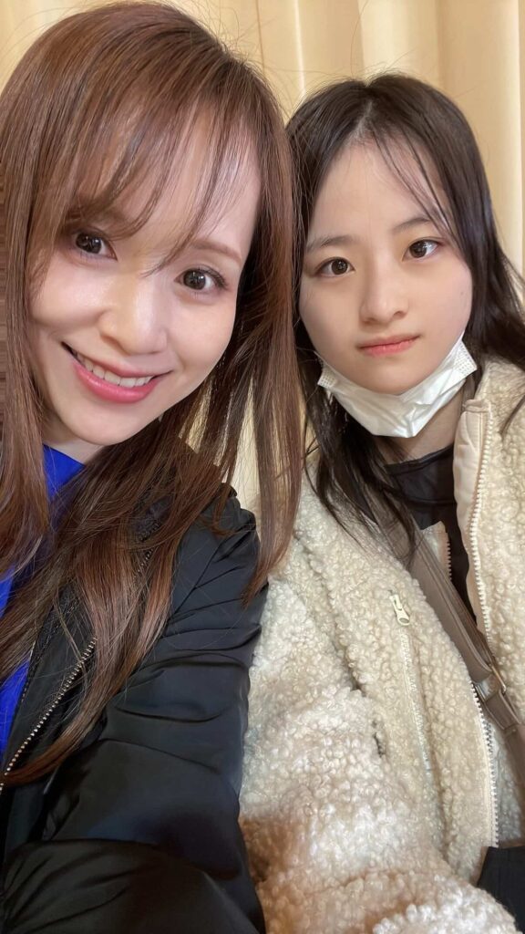 現在の＠rint.kaoriさんと娘さん（＠rint.kaoriさんより提供）