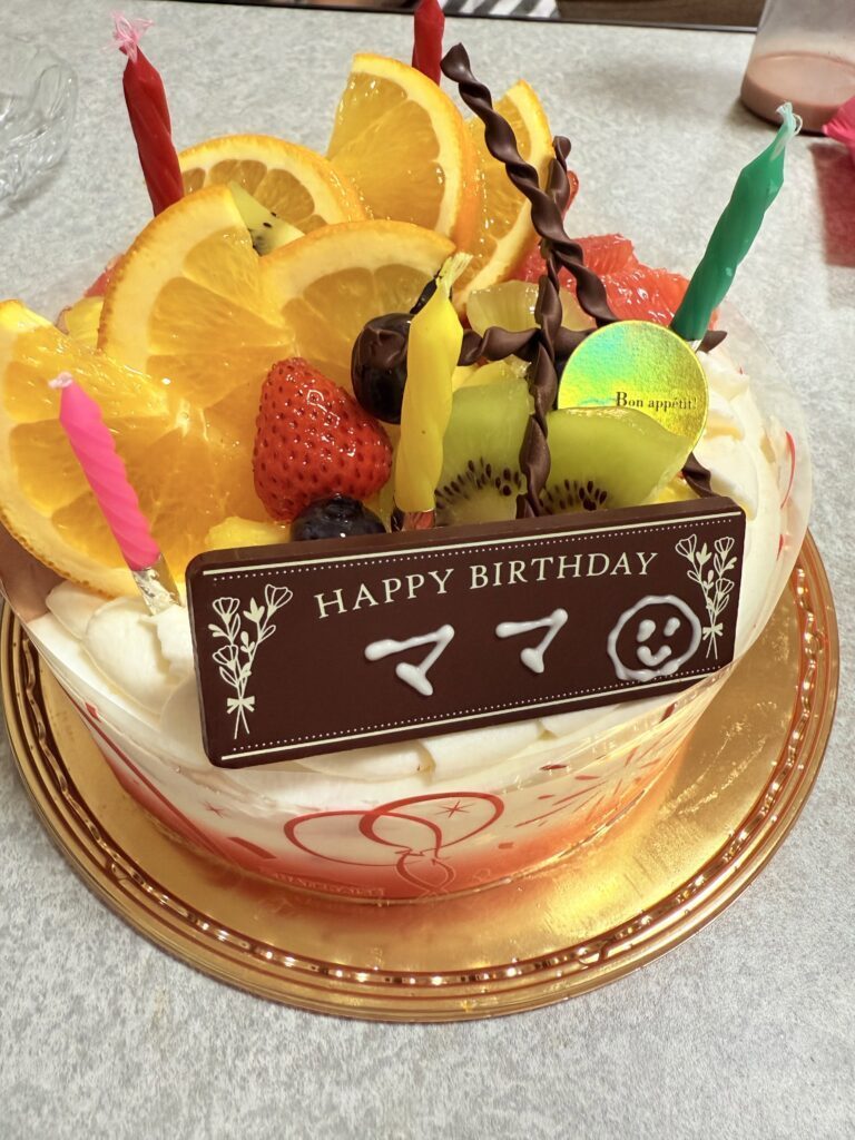 奥さんの誕生日ケーキ①（＠mihashi.keitaroさんより提供）