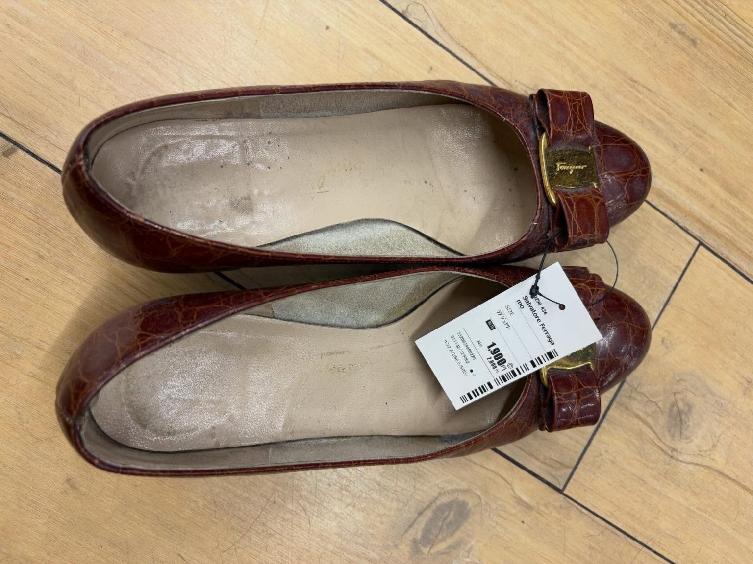 セカストで2090円で買ったフェラガモのパンプス→修理に出すと……「えええ！！」　驚きの姿に「最高の買い物」